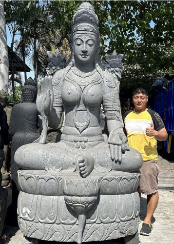 Sitting Dewi Tara Vulcanic Stone 150x130cm H277cm