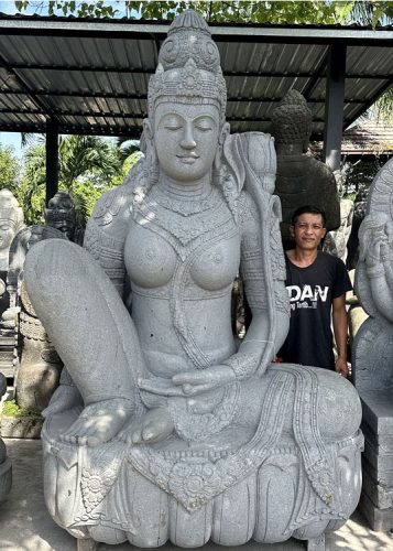 Sitting Dewi Tara Vulcanic Stone 155x105cm H240cm